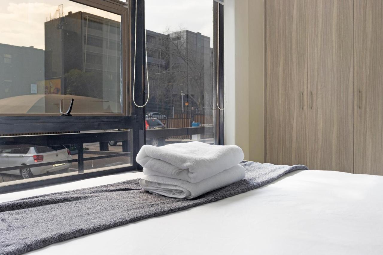 Urban Oasis Apartments At The Bolton โจฮันเนสเบิร์ก ภายนอก รูปภาพ